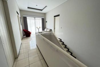 Rumah 2 Lantai di Kota Baru Parahyangan Bandung, Dekat Halte Bus