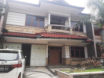 Rumah Kokoh Sangat terawat dalam Cluster, di komplek Elite Mekarwangi Bandung