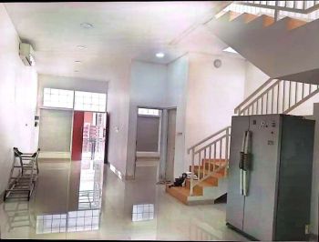 Siap Huni. Hadap Barat.