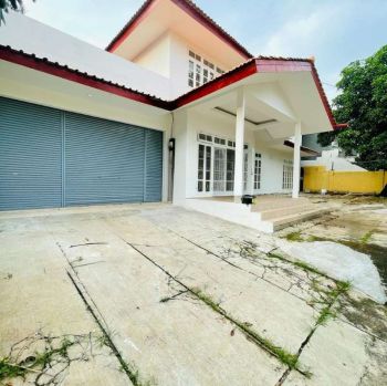 Disewakan rumah cocok untuk kantor atau usaha at Kalibata Jaksel