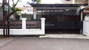 Rumah Lama Dalam Komplek Jual Bu Akses Jalan 2 Mobil