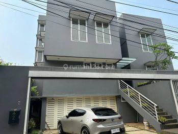 Sewa Rumah Senopati Jakarta Selatan 4 BR Rooftop N Swim Pool