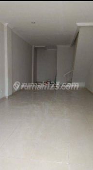 Ruko 2 lantai sentra niaga green lake city hadap jalan bagus