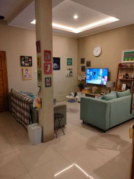 Rumah 2 lantai minimalis bagus siap huni,istimewa Kawaluyaan.strategis