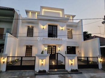 Rumah Baru American Colonial Kertajaya Indah Surabaya tengah kota dkt Manyar