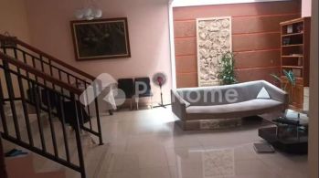 Disewakan Rumah di Taman Giri Loka, BSD , lokasi strategis dan elit