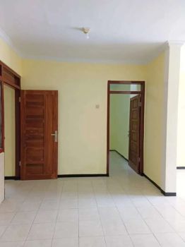 DI JUAL RUMAH SIAP HUNI LOKASI SAWOJAJAR 1