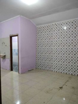 Rumah second pinggir jalan raya , tanah luas harga murah di jagakarsa