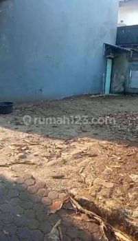 Tanah 270 m2 Bonus Rumah Kontrakan Harga NJOP  di Jl Cahaya Titis