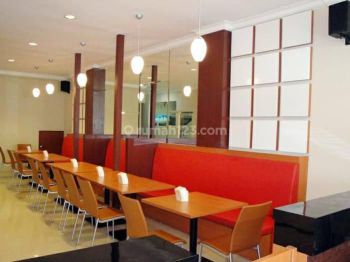 Ruko gandeng tiga di Taman ratu Boulevar, jakarta barat