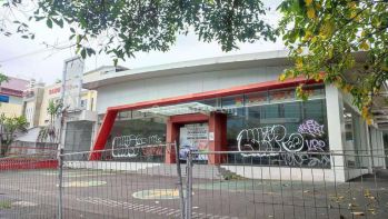 Dijual Gedung Ex. Showroom di Mampang Prapatan Jakarta Selatan