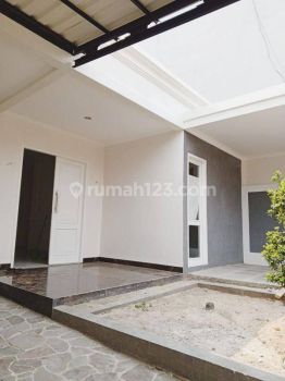 Rumah rapi terawat siap huni di Bintaro Sektor 5