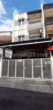 Rumah bagus Siap huni lokasi strategis di Tomang(TM63)
