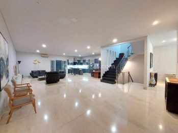 Di jual cepat murah rumah pik 10x26, 3.5 lt marmer furnished rapi siap huni