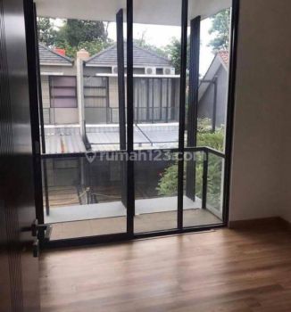 Rumah Unfurnished Belum Pernah Dihuni Dalam Golden Park Serpong