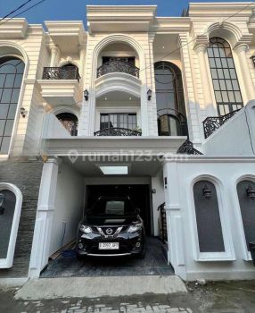 Rumah American Clasic 3 Lantai Baru Furnished