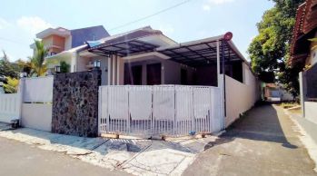 Rumah minimalis halaman luas jakal km 9