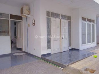 Rumah Disewa Bagus Semi Furnished Bintaro Tangerang Selatan