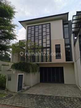 Rumah hook mewah jarang ada di Lancewood Navapark BSD