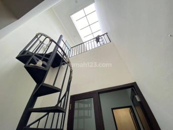 Rumah Dua Lantai Luar Komplek Cipinang Cempedak Jakarta Timur