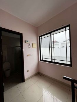 Di Sewakan Rumah Di Green Lake City Cluster Asia Tangerang