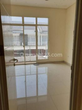 Disewakan rumah semi furnished 2 Lantai 2+1 murah banget!!!