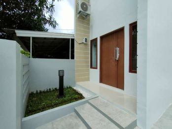 DISEWAKAN RUMAH MODERN 2 LANTAI LOKASI STRATEGIS DI BEKASI TIMUR RGNCY