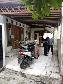 Cipete Jl Sawo Rumah Tua 1 Lt Jalan 2 Mobil 900 Mtr Ke Mrt 4 Km Ke Tol