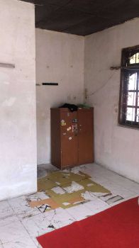 Dikontrakin kos-kosan 2 petak (teras & kamar), kamar saja, murah