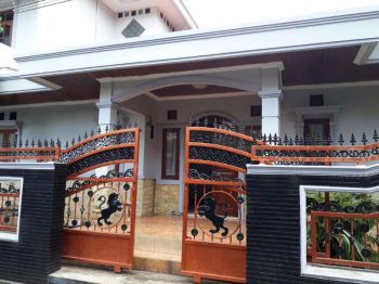 Rumah Mewah Posisi Hook Siap Huni 2 Lantai Di Riung Bandung.