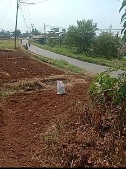 Tanah pinggir jalan desa blkang oerum sanggar indah cangkuang Bandung