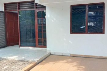 Disewakan Rumah Strategis Darmo Harapan Surabaya Barat