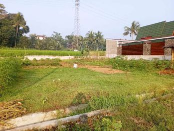 Tanah wisata di depan kolam Renang BUKEN