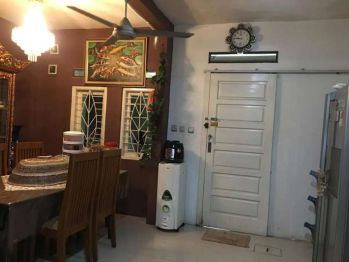 Rumah cantik terawat 2 lantai di perumahan jatibening