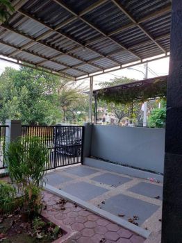 Di Sewakan Rumah di Cluster Aralia 2 Lantai Lebar 8x20 Depan Taman Hadap Selatan