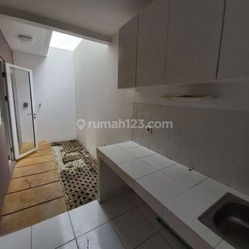 Rumah semi furnished di Cluster dayana