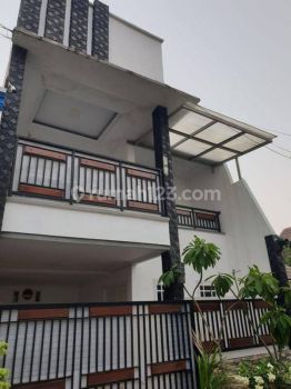 Rumah full furnished disewakan di pondok ungu permai Bekasi