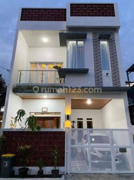 Rumah Full Furnished 3 Lantai Dekat Pemda Cibinong, SHM