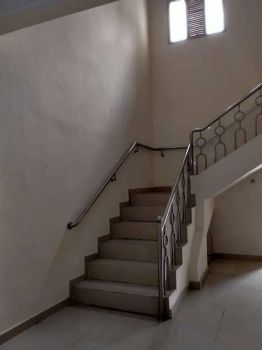 Dijual Rumah bagus 2 lantaii bebas banjir Balekambang Condet