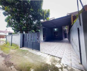 rumah second siap huni lingkungan kampung dekat bandara adisumarmo