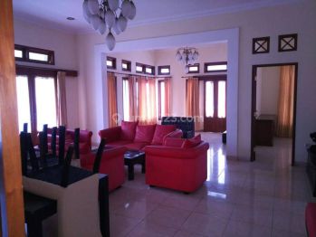 Villa 2.5 Lantai Bagus SHM di Cimacan, Bogor