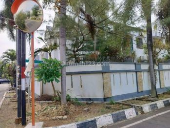 Rumah huk 2 lantai bebas banjir Bisa kntr Atau gudang