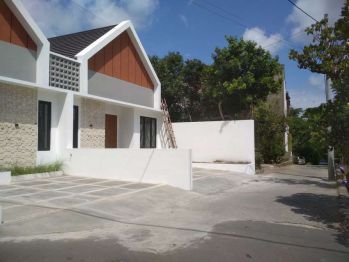 Omah Gres Anyar Utara Condong Catur