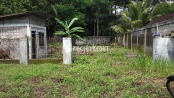 TANAH PINGGIR JALAN SUDAH DI PAGAR DI MIJEN SEMARANG BARAT