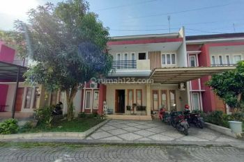 Rumah Mewah dalam Perumahan Timoho