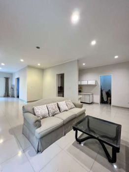 DISEWAKAN RUMAH SIAP HUNI DI CLUSTER SAN LORENZO