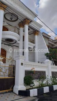 Rumah sultan 3 lantai Eropa style dekat transmall Denpasar