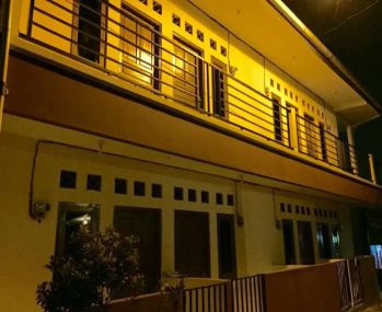 Di kontrakan rumah petakan