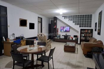 Rumah Dijual Modern Strategis 2 Lantai di Cobogo Pasteur