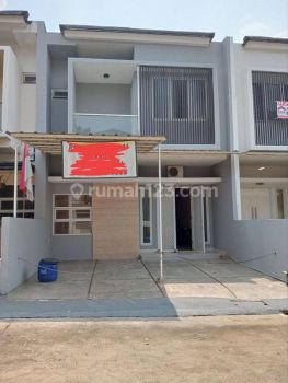 Rumah Town House Baru Renovasi nempel pintu Tol Cijago Depok